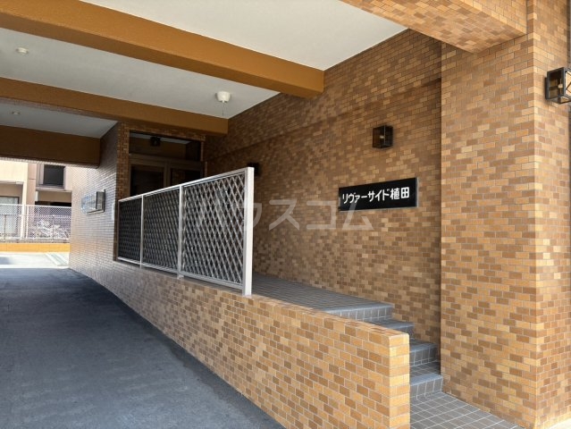 2/3 エントランス