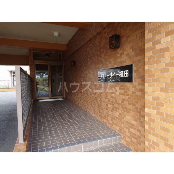 16/17 エントランス