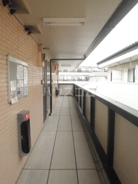 13/18 エントランス