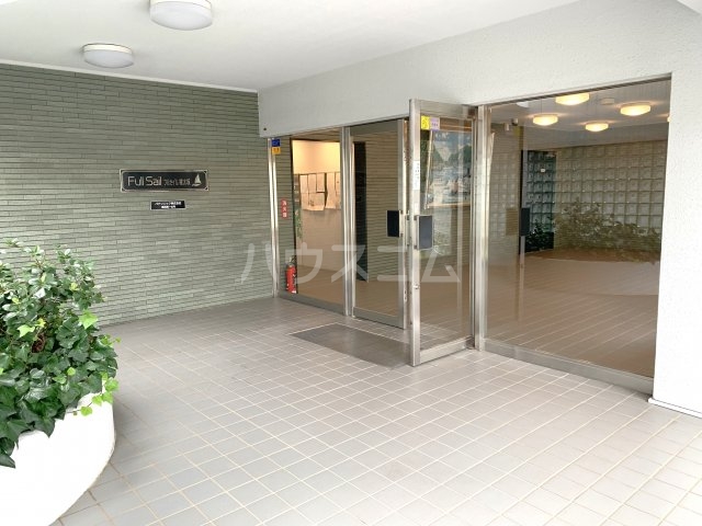 20/26 エントランス