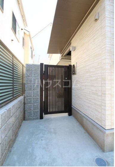 21/25 エントランス