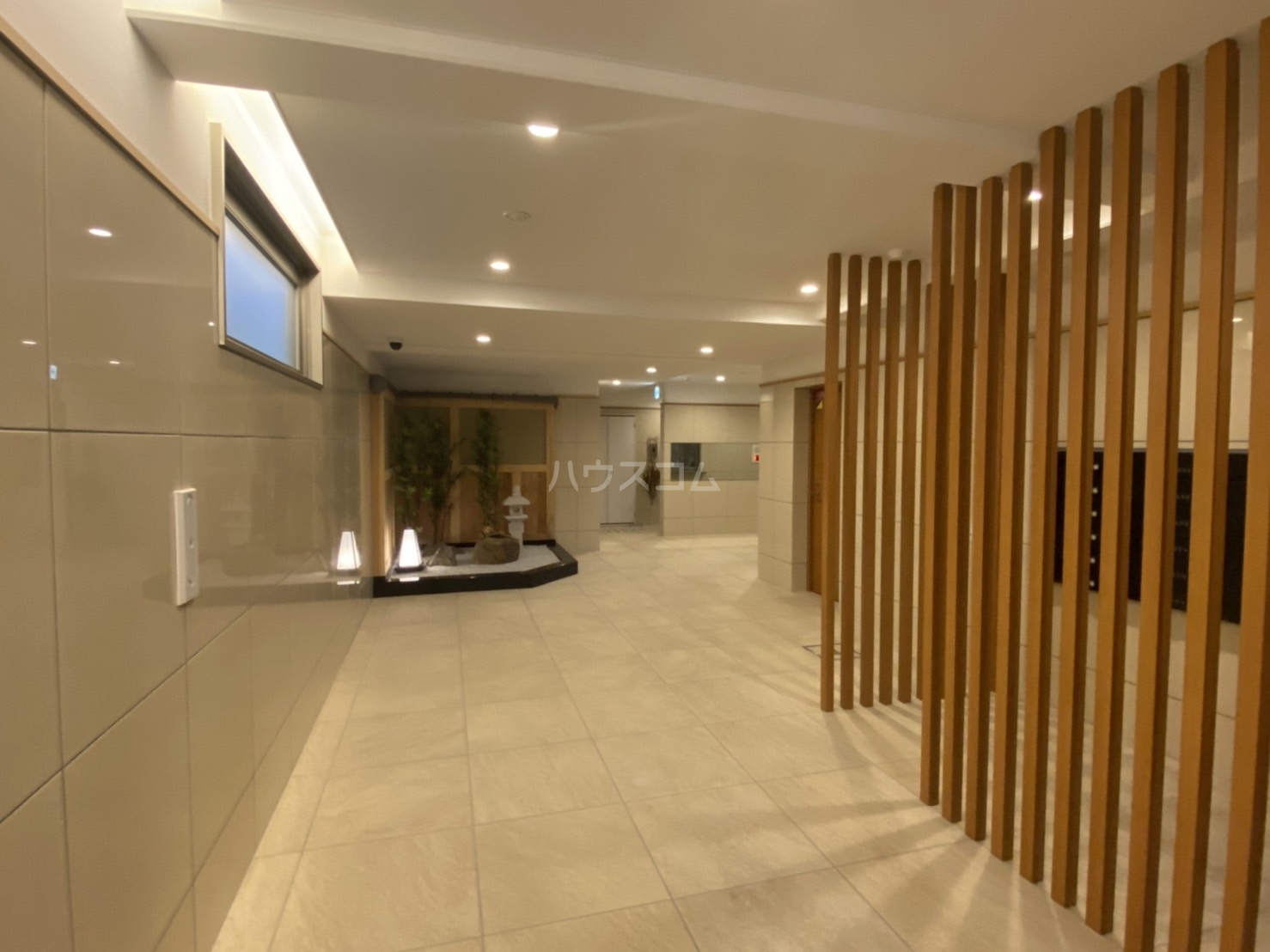 28/30 エントランス