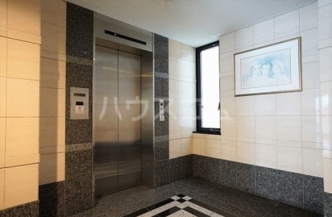 22/27 エントランス