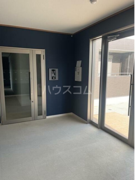 18/26 エントランス