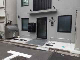 28/30 エントランス