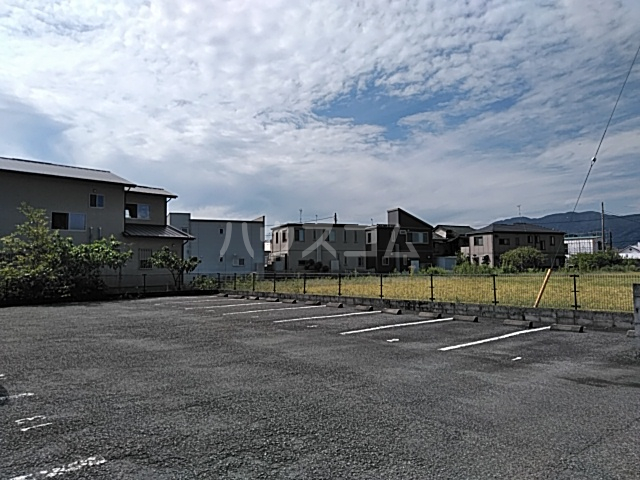 16/18 駐車場