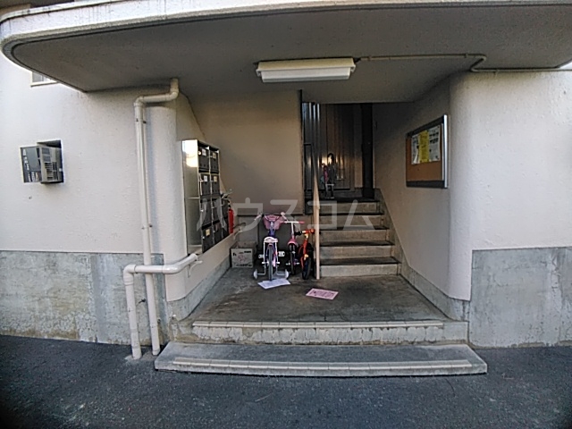 28/30 エントランス