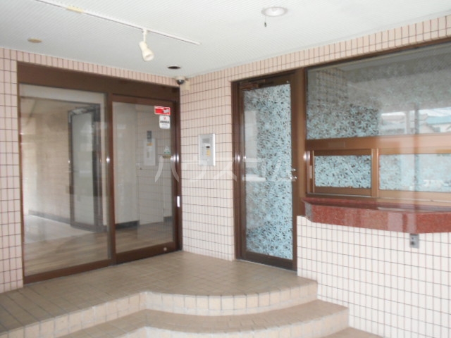 17/19 エントランス