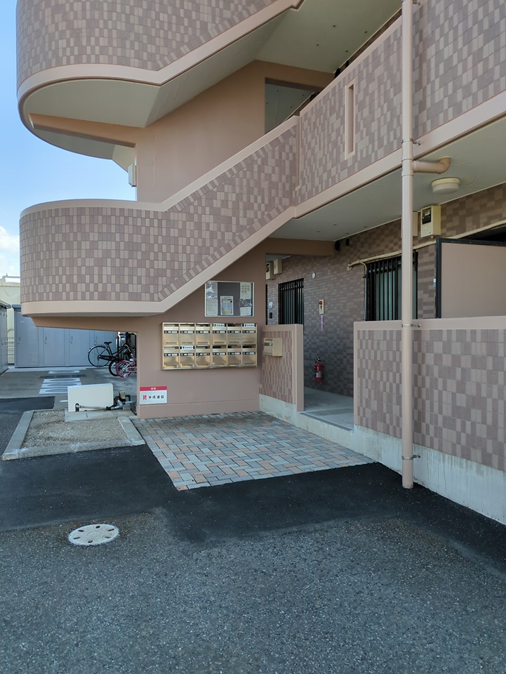 25/30 エントランス