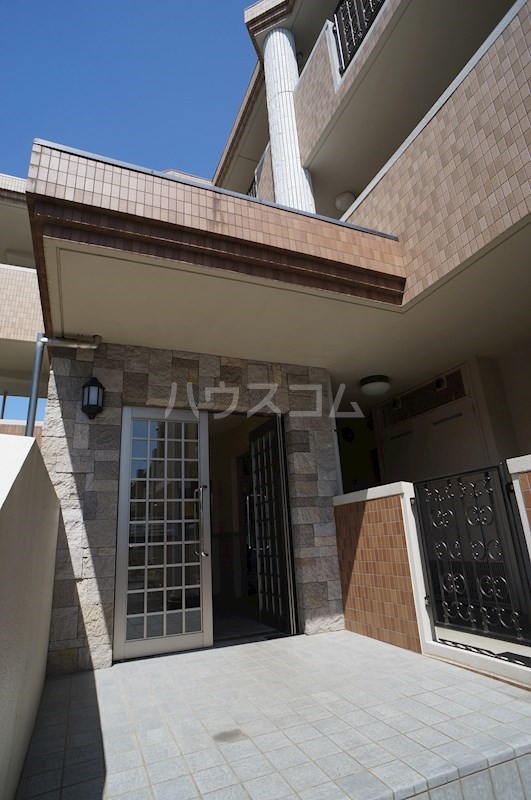 24/30 エントランス