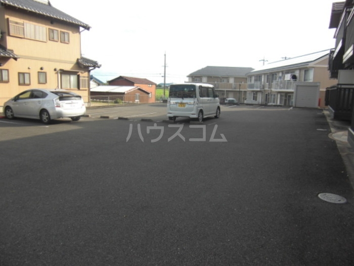 16/18 駐車場
