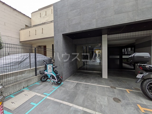 24/30 エントランス