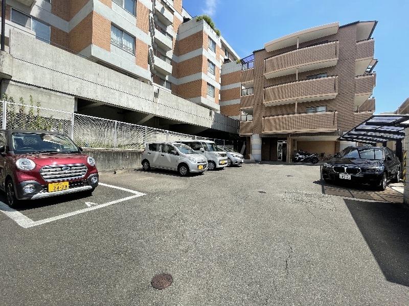 28/30 駐車場