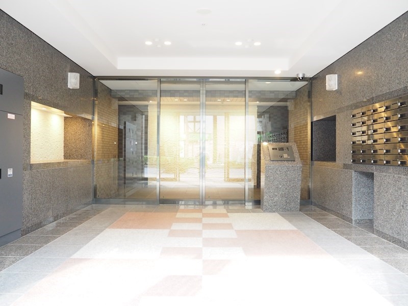 21/30 エントランス