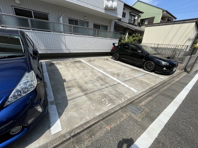 22/28 駐車場
