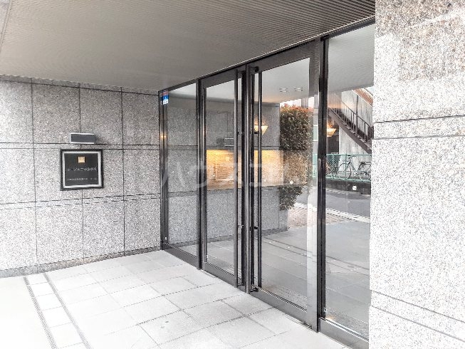 23/29 エントランス