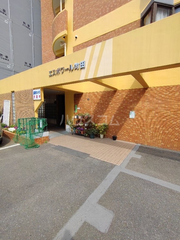 21/30 エントランス