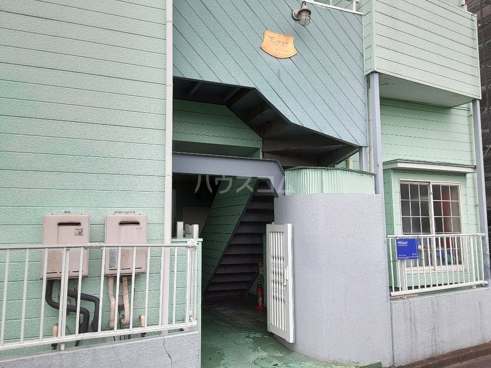 21/22 エントランス