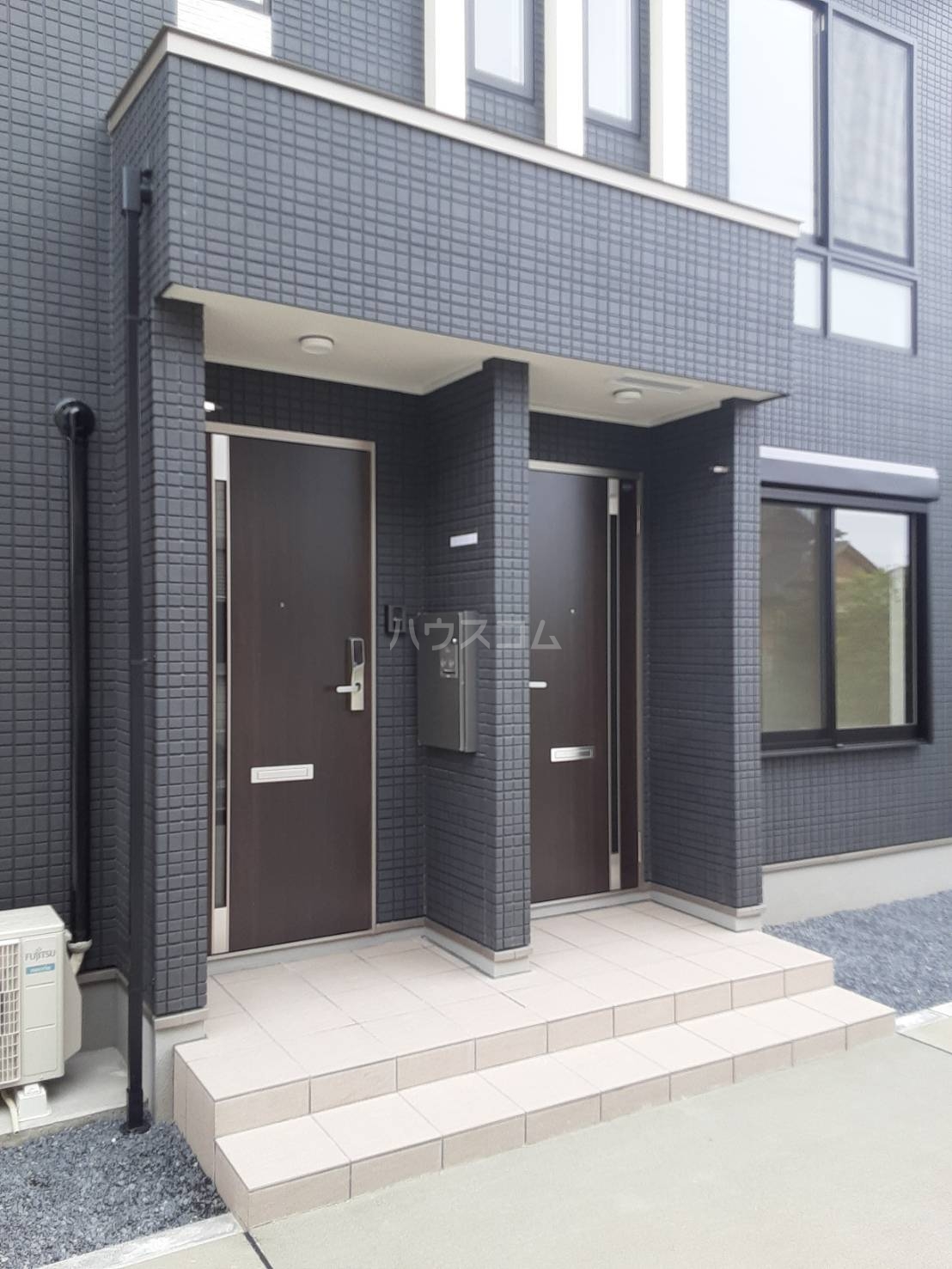 25/26 エントランス