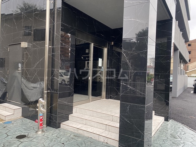 24/30 エントランス