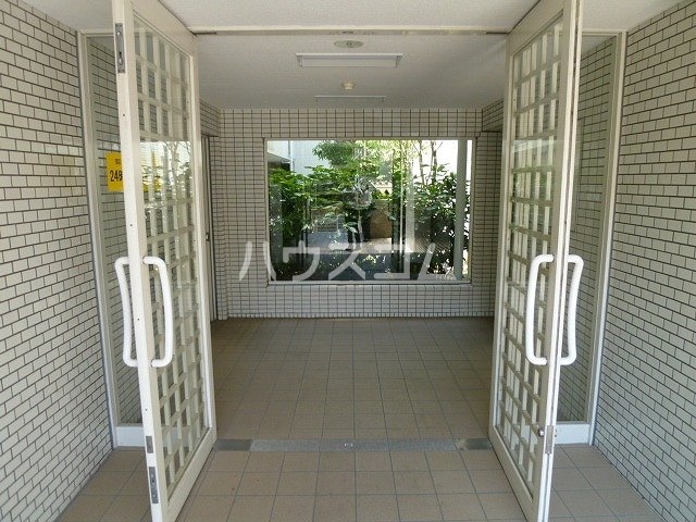26/30 エントランス
