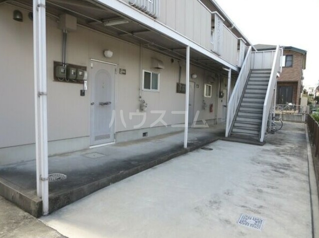 13/22 エントランス