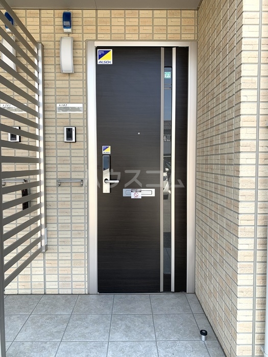 28/30 エントランス