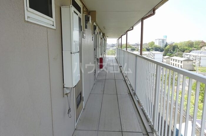 16/27 エントランス