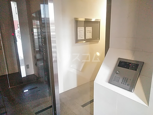 25/30 エントランス