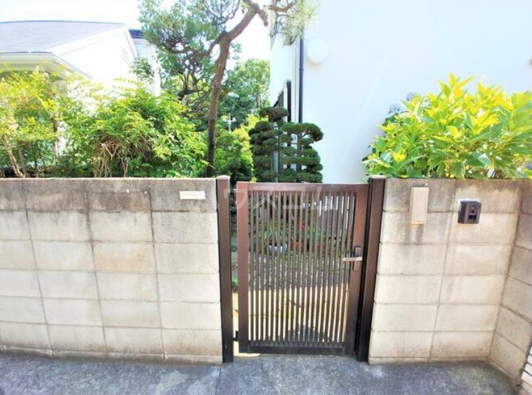 2/3 エントランス