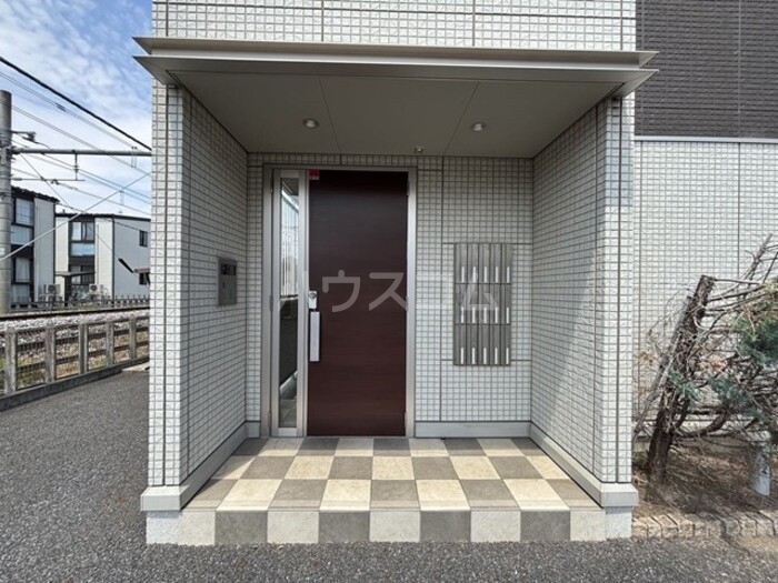 18/25 エントランス