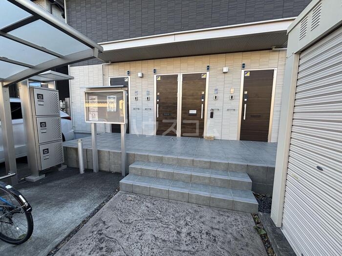 20/21 エントランス