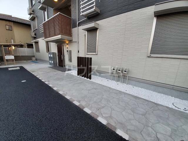 25/30 エントランス