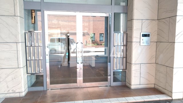 23/30 エントランス