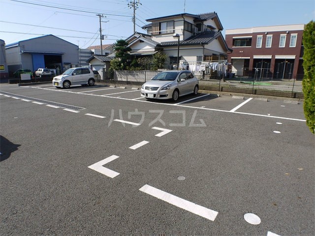 28/30 駐車場