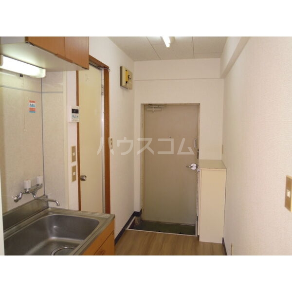 16/27 エントランス