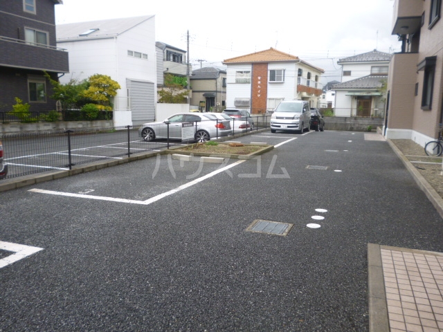 18/27 駐車場