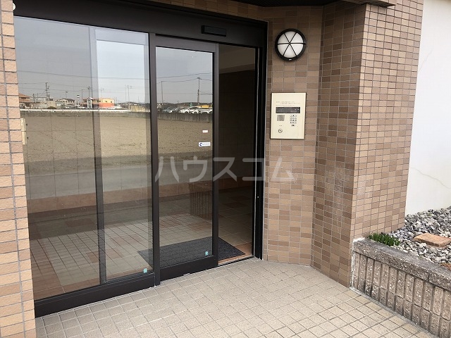 21/30 エントランス