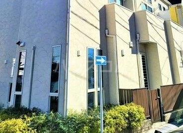 21/27 エントランス