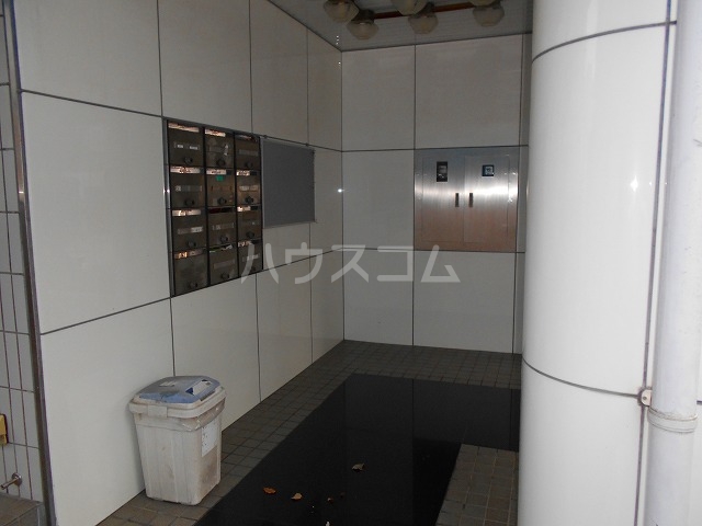 26/28 エントランス