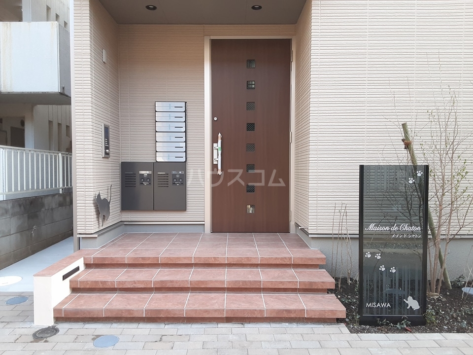 28/30 エントランス