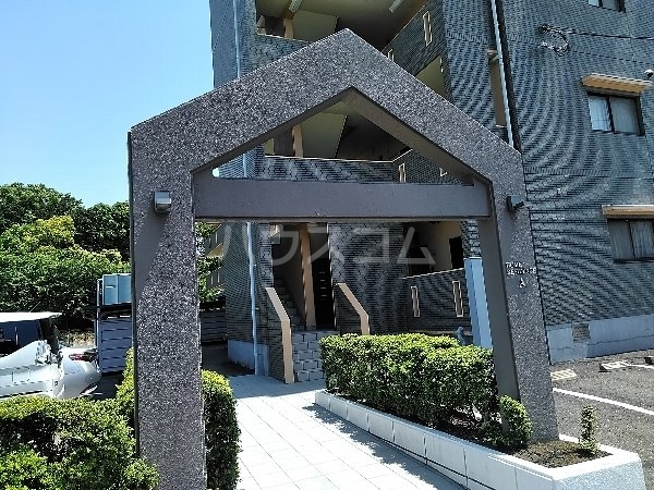 21/30 エントランス