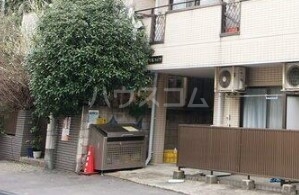 16/23 エントランス