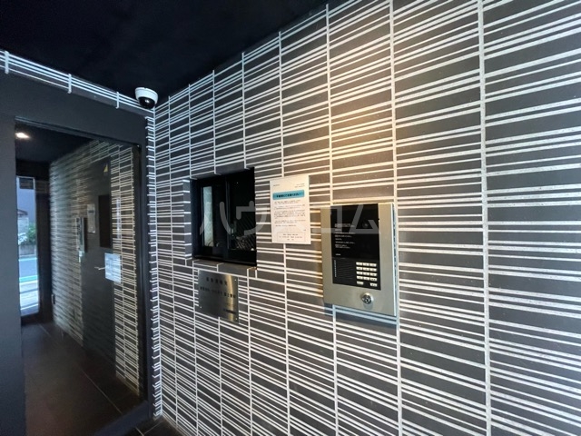 23/30 エントランス