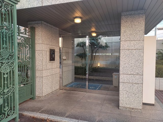 28/30 エントランス