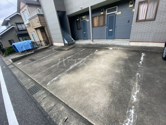 27/30 駐車場