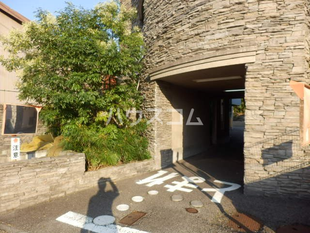 21/30 エントランス