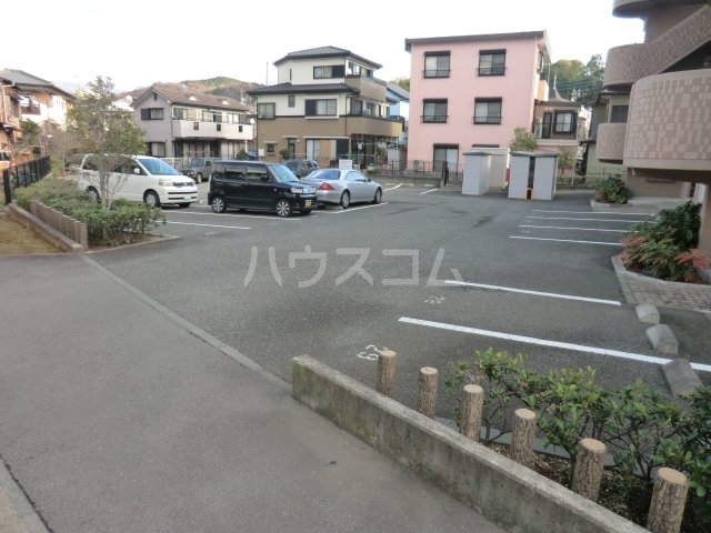 23/26 駐車場