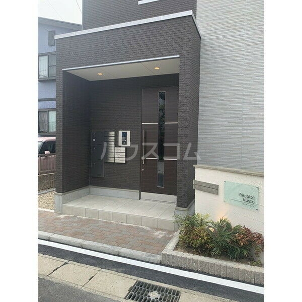 27/27 エントランス