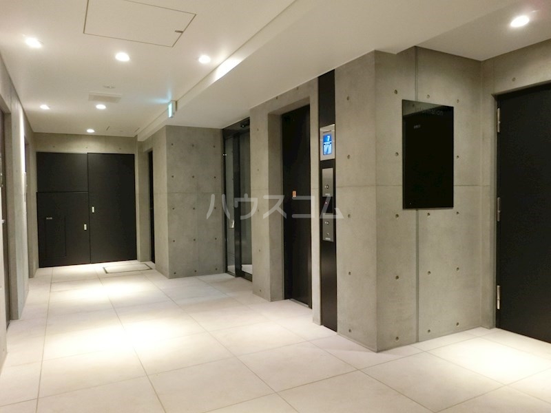 27/30 エントランス